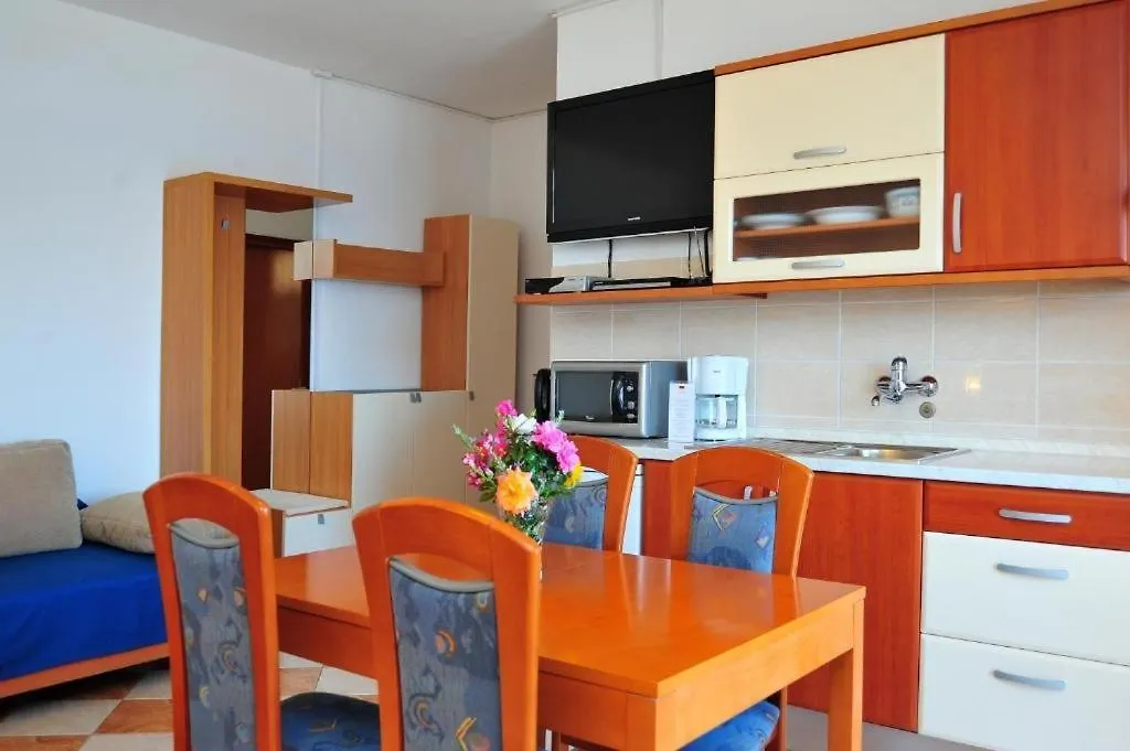 Apartment In Nin With Sea View, Terrace, Air Conditioning, Wi-Fi